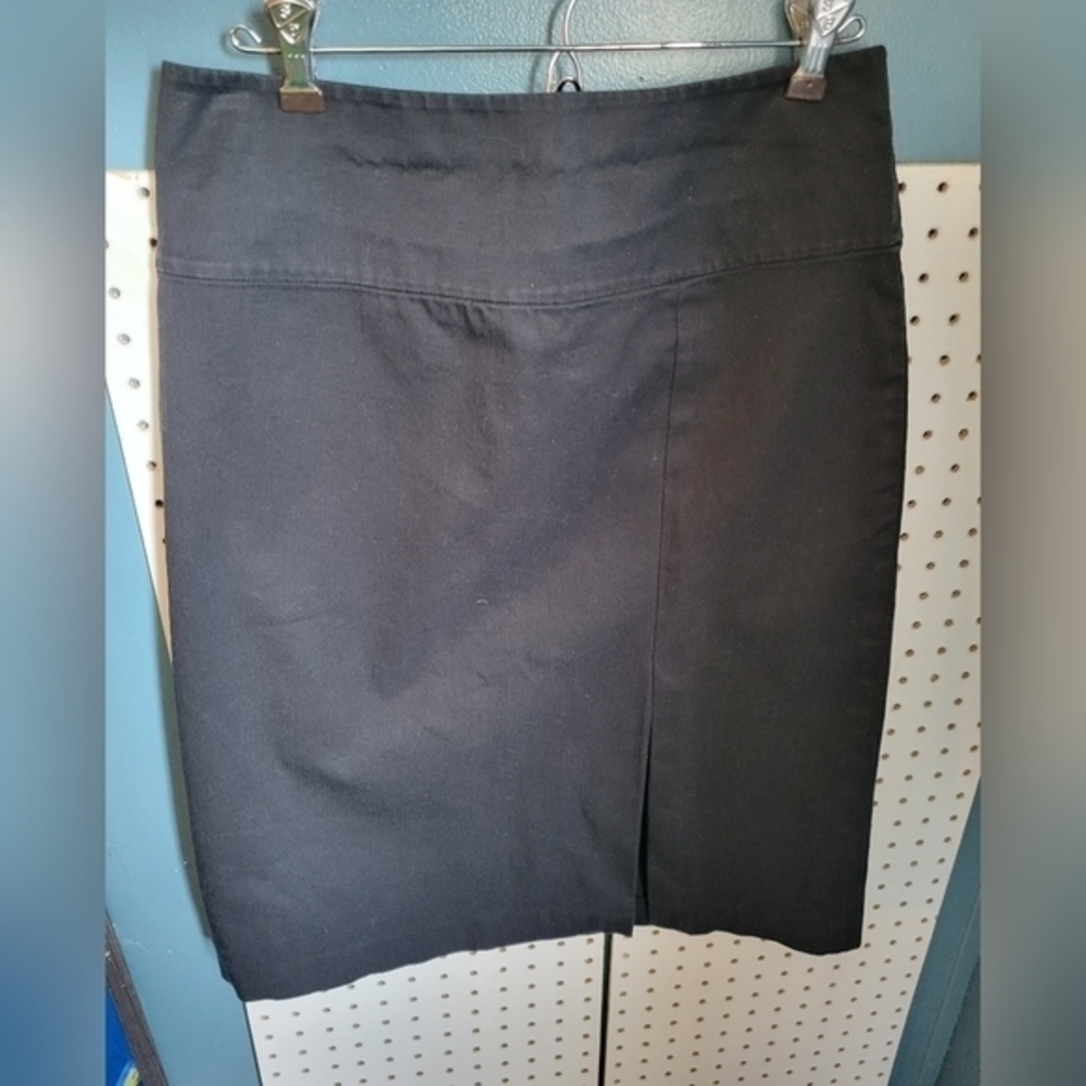 Banana Republic size 6 stretch black pencil skirt